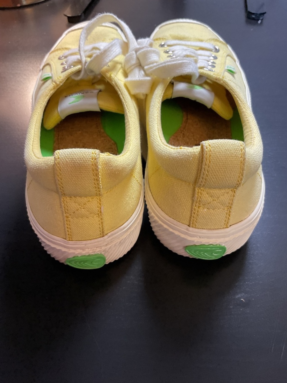 Cariuma OCA Low Top Sneakers Yellow Canvas Women’s Size 7 Casual Comfortable - Picture 10 of 11